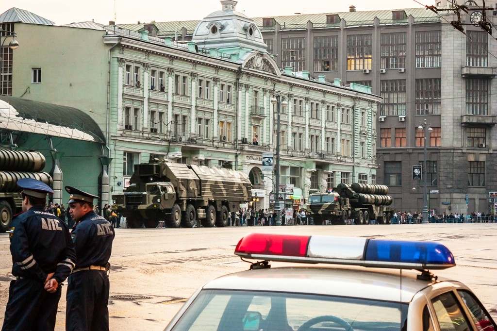 Движение в центре Москвы ограничат из-за репетиции Парада Победы